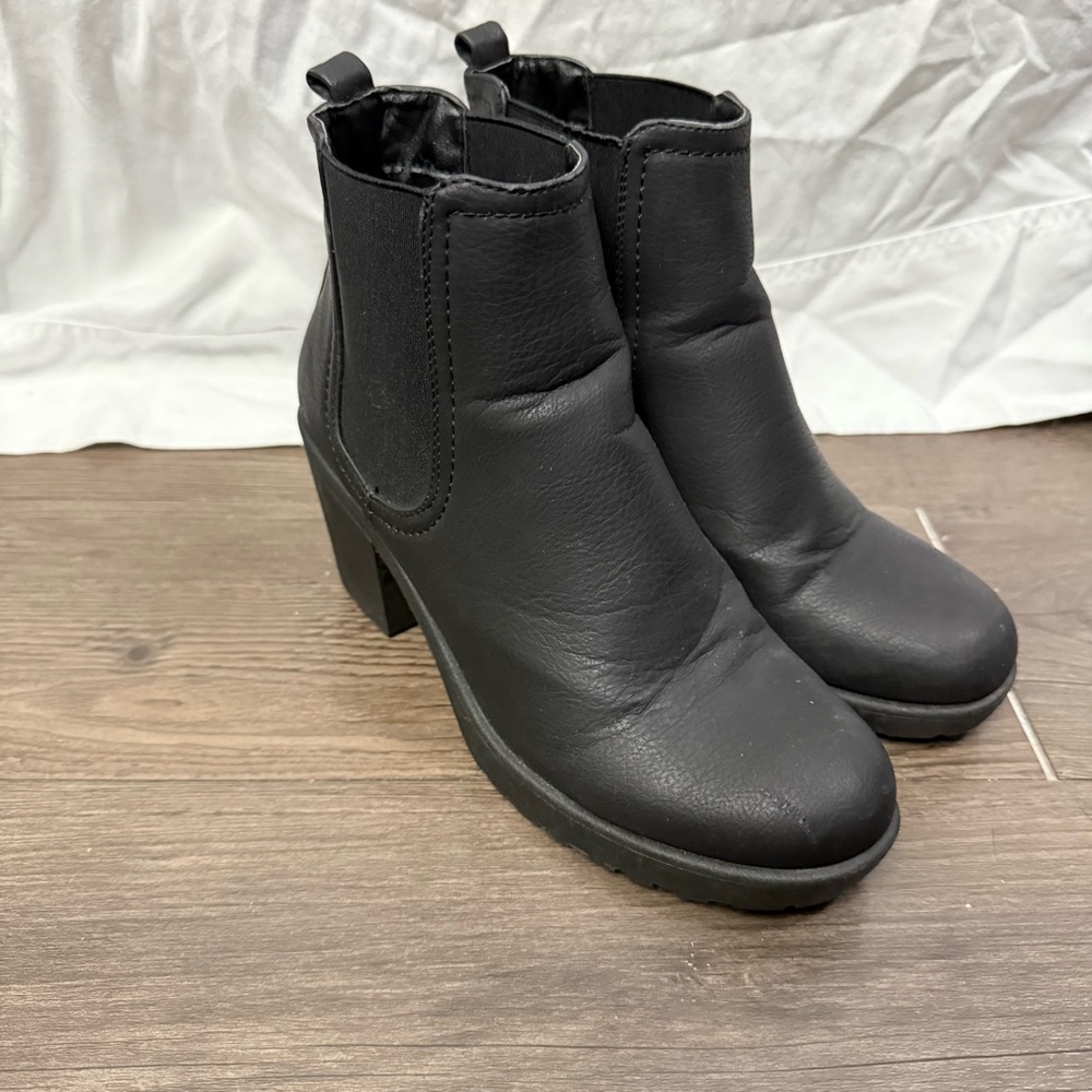 ASOS Black Ankle Boots - Picture 4 of 5